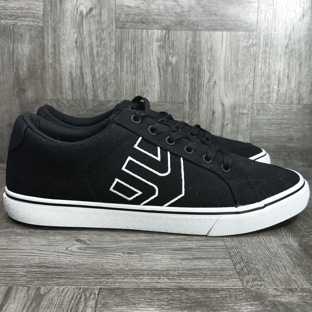Etnies Flip Sneakers Mens 10 Black Canvas Low Top Skate Shoes NEW